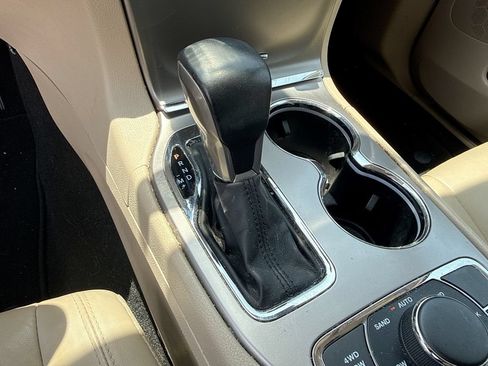 Used 2021 Jeep Grand Cherokee Limited w/ Sun & Sound Group AWD/4WD image 20