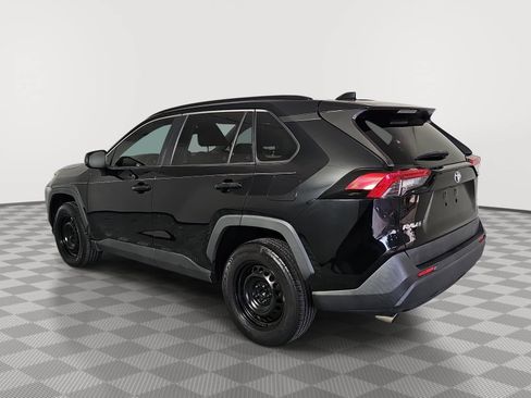 Used 2020 Toyota RAV4 LE FWD image 6