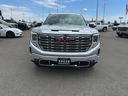 Used 2022 GMC Sierra 1500 Denali w/ Denali Reserve Package AWD/4WD image 8