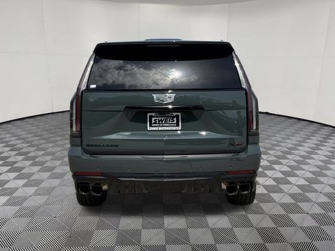 Used 2026 Cadillac Escalade ESV V w/ LPO, ONYX Package AWD/4WD image 8