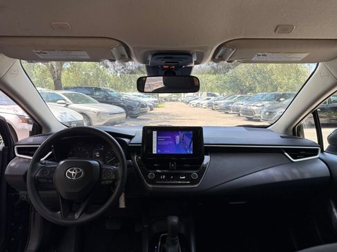 Used 2025 Toyota Corolla LE FWD image 30