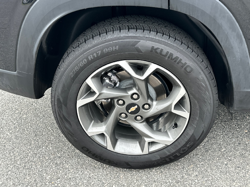 Used 2025 Chevrolet Trax LT w/ LT Convenience Package FWD image 17