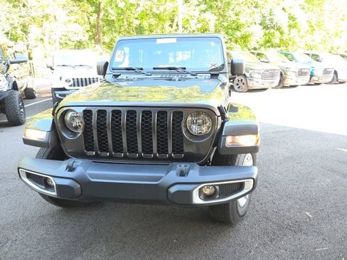 Used 2023 Jeep Gladiator Sport AWD/4WD image 2