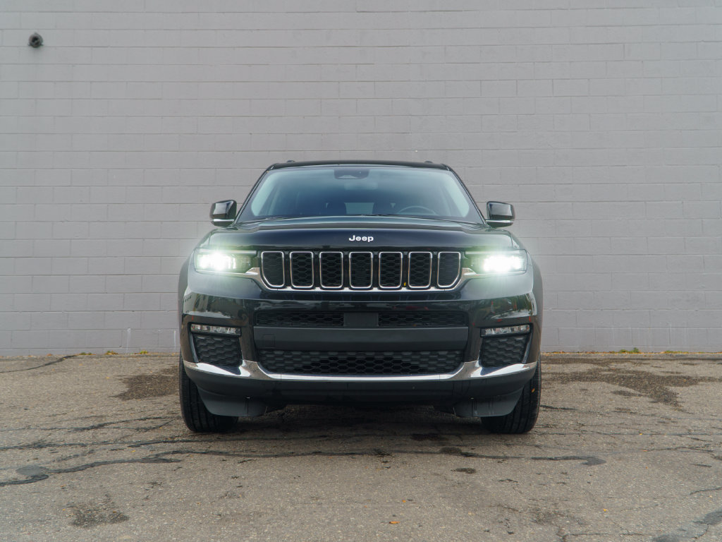 Used 2022 Jeep Grand Cherokee L Limited AWD/4WD image 10