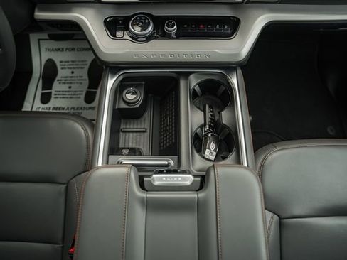 Used 2025 Ford Expedition Active AWD/4WD image 40