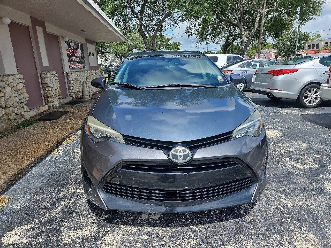 Used 2017 Toyota Corolla LE FWD image 3