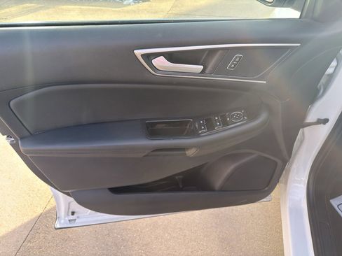 Used 2020 Ford Edge SEL image 11