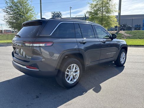 Certified 2025 Jeep Grand Cherokee Laredo X image 11