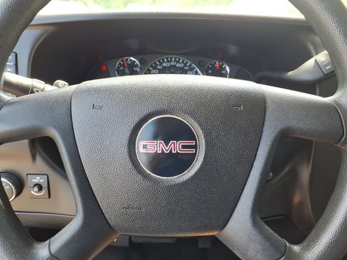 Used 2022 GMC Savana 3500 RWD image 5