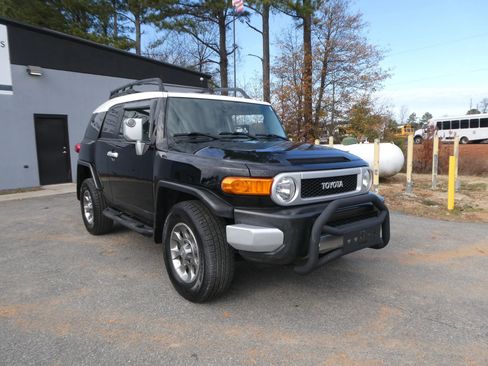 Used 2012 Toyota FJ Cruiser 4WD image 3