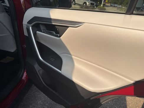 Used 2020 Toyota RAV4 XLE Premium FWD image 23