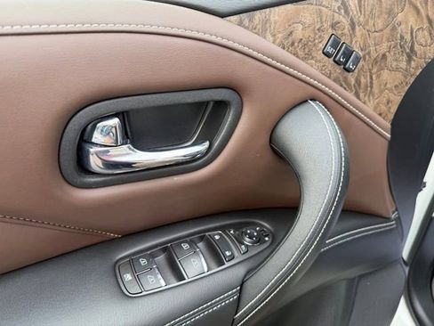 Certified 2024 INFINITI QX80 Premium Select w/ All-Season Package image 11