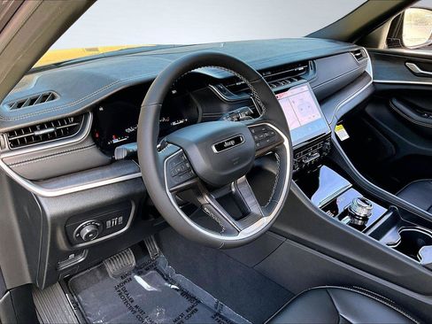 New 2025 Jeep Grand Cherokee L Limited image 7