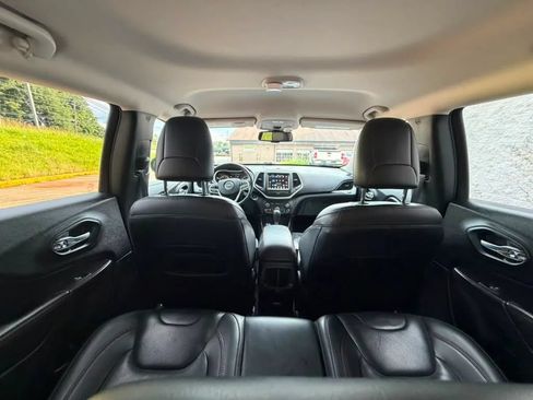 Used 2017 Jeep Cherokee Trailhawk AWD/4WD image 27