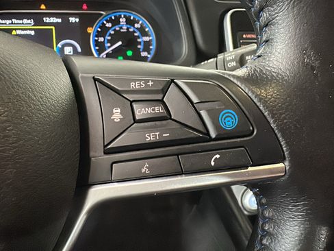 Used 2022 Nissan Leaf SV w/ SV Technology Package FWD image 16