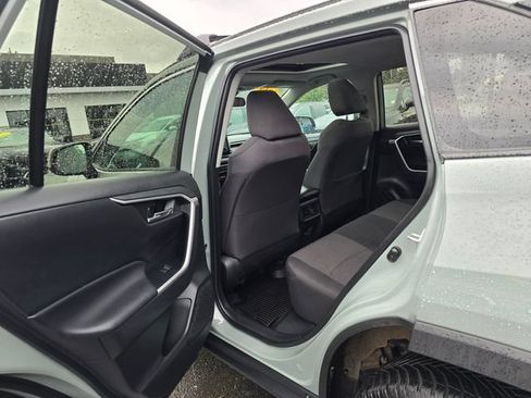 Used 2019 Toyota RAV4 XLE AWD/4WD image 17