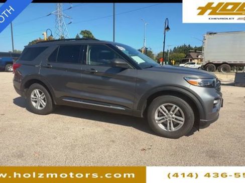 Used 2023 Ford Explorer XLT w/ Equipment Group 202A image 2