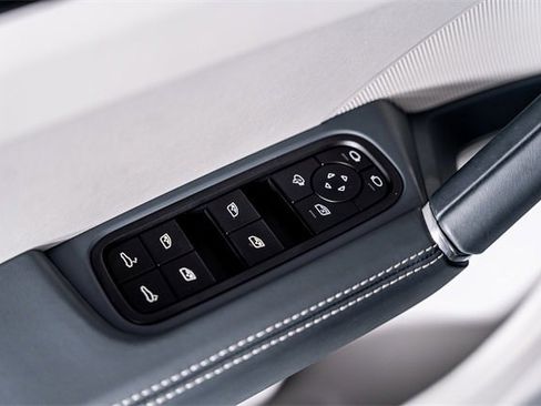 Used 2022 Porsche Cayenne S image 51