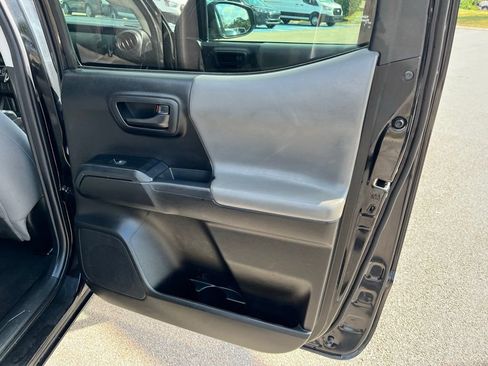 Used 2022 Toyota Tacoma SR AWD/4WD image 9