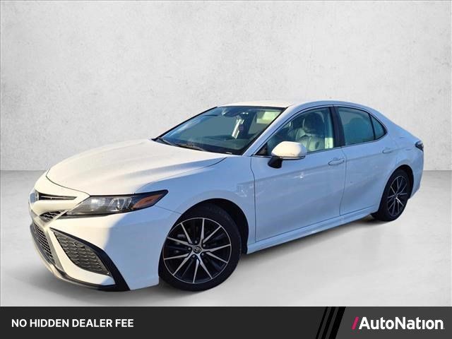 Used 2018 Toyota Camry LE FWD image 1