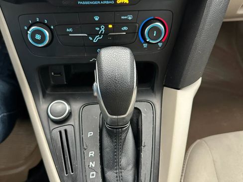Used 2017 Ford Focus SE FWD image 15