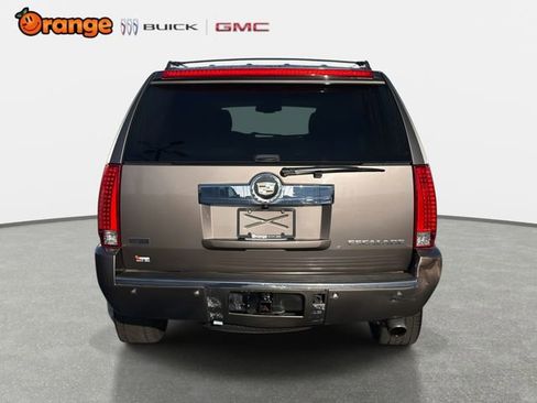 Used 2012 Cadillac Escalade Luxury image 4