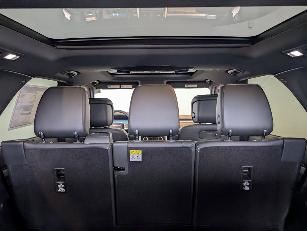 New 2026 Land Rover Discovery Limited Edition AWD/4WD image 32