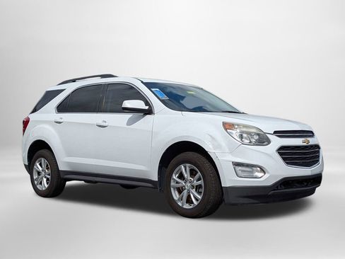 Used 2017 Chevrolet Equinox LT w/ Convenience Package image 2