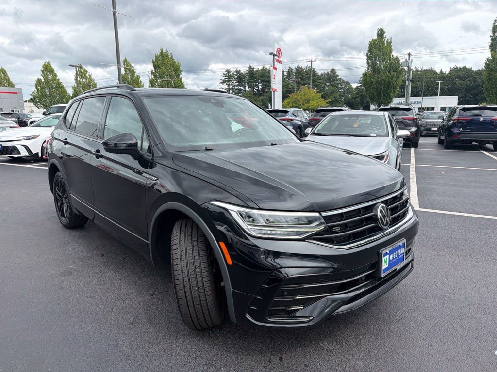 Used 2022 Volkswagen Tiguan SE R-Line AWD/4WD image 3