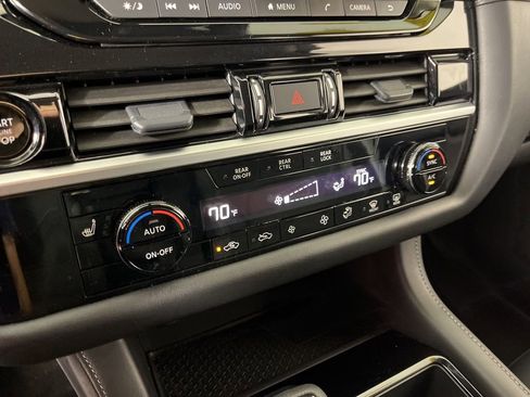 Used 2025 Nissan Pathfinder SV image 33