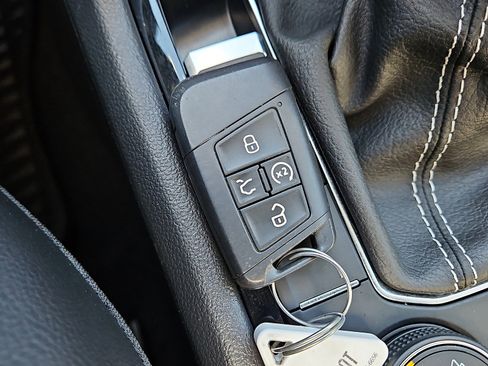 Certified 2022 Volkswagen Taos SEL w/ Panoramic Sunroof Package image 20