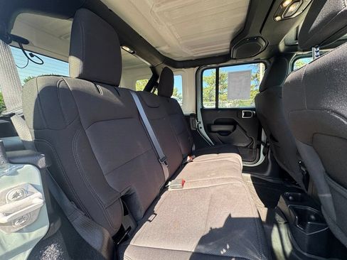 Used 2023 Jeep Wrangler Unlimited Sport AWD/4WD image 36