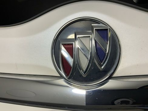 Used 2019 Buick Enclave Essence image 40