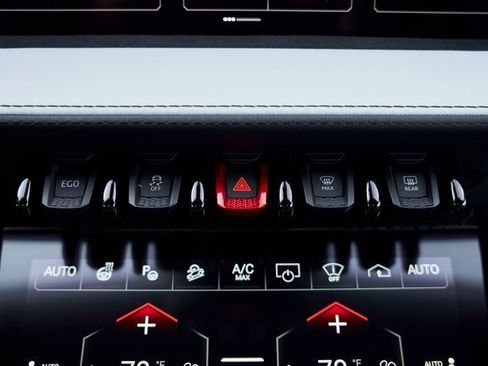 Used 2025 Lamborghini Urus SE image 71