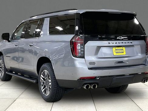 Used 2025 Chevrolet Suburban Z71 AWD/4WD image 11