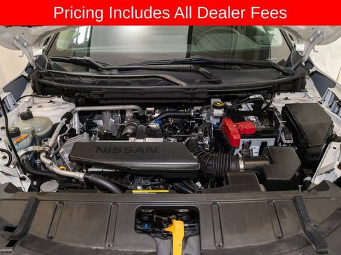 Used 2024 Nissan Rogue S FWD image 17