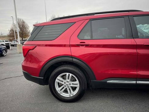 Certified 2021 Ford Explorer XLT w/ Equipment Group 202A image 8