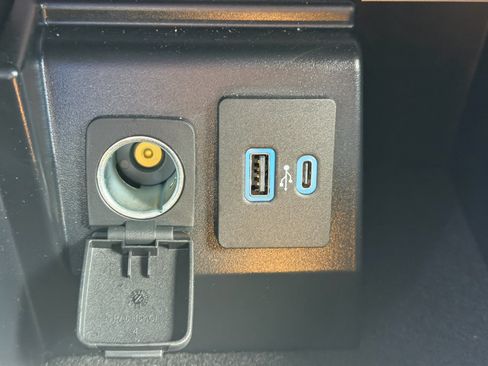 Used 2023 Ford Explorer XLT RWD image 21
