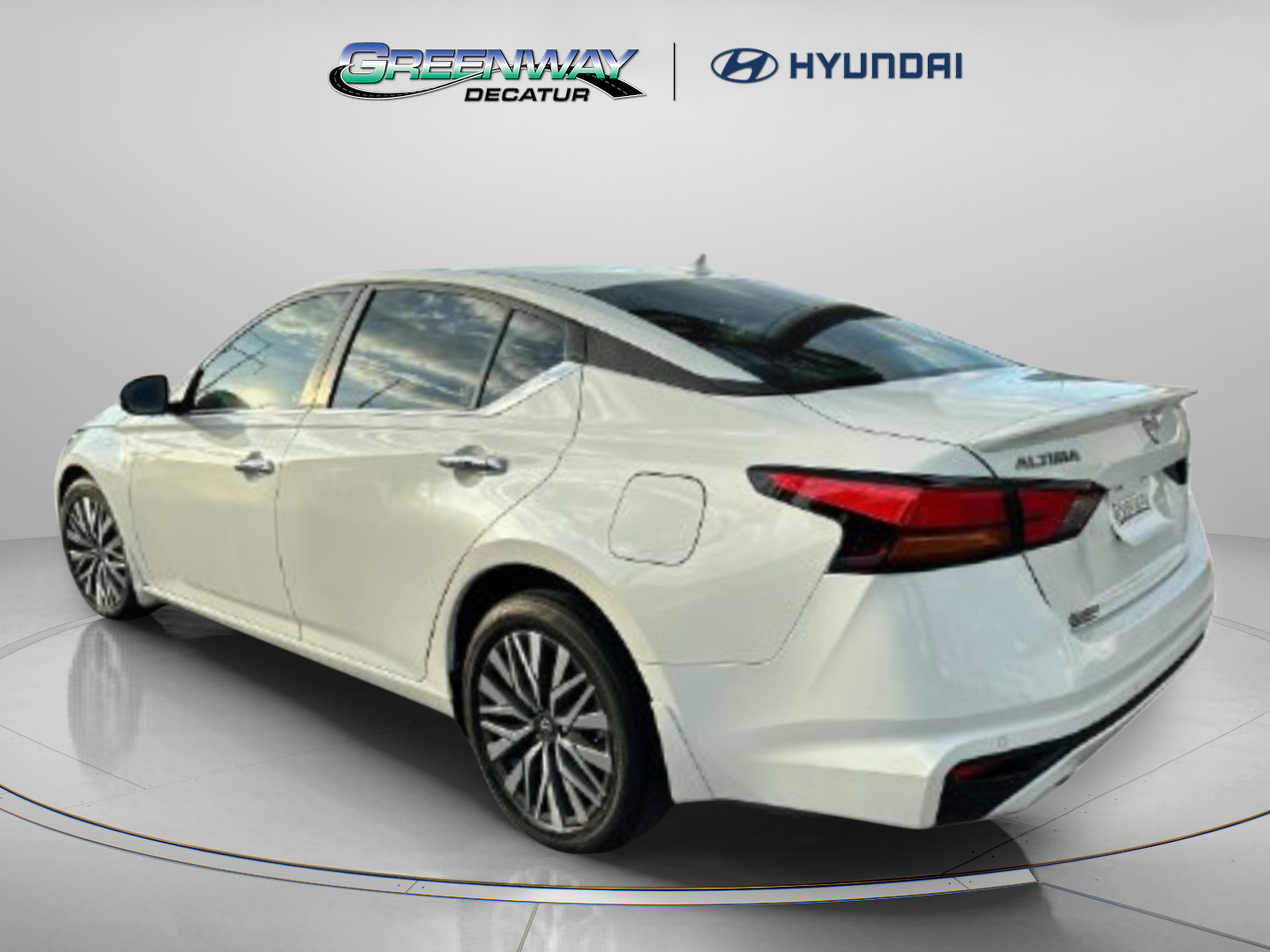 Used 2023 Nissan Altima 2.5 SV w/ SV Premium Package FWD image 6