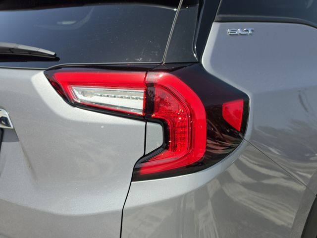 Used 2024 GMC Terrain SLT FWD image 11