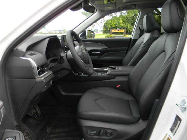 New 2026 Toyota Grand Highlander XLE FWD image 17