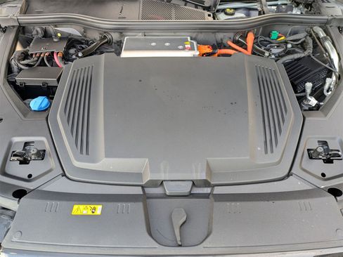 Used 2022 Audi e-tron Premium w/ Interior Protection Package image 23