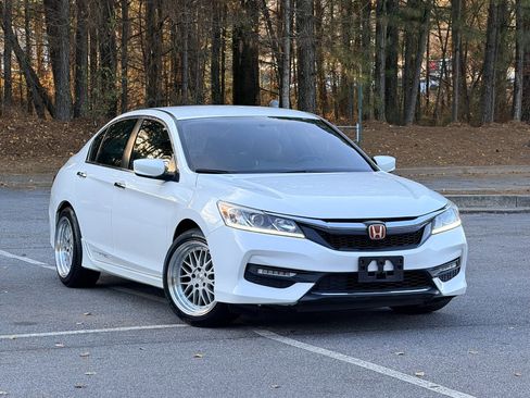 Used 2017 Honda Accord Sport image 3