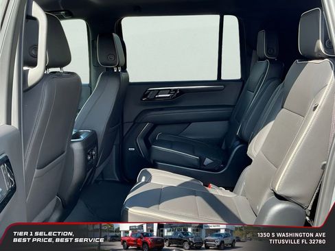 Used 2025 Chevrolet Suburban Premier RWD image 28