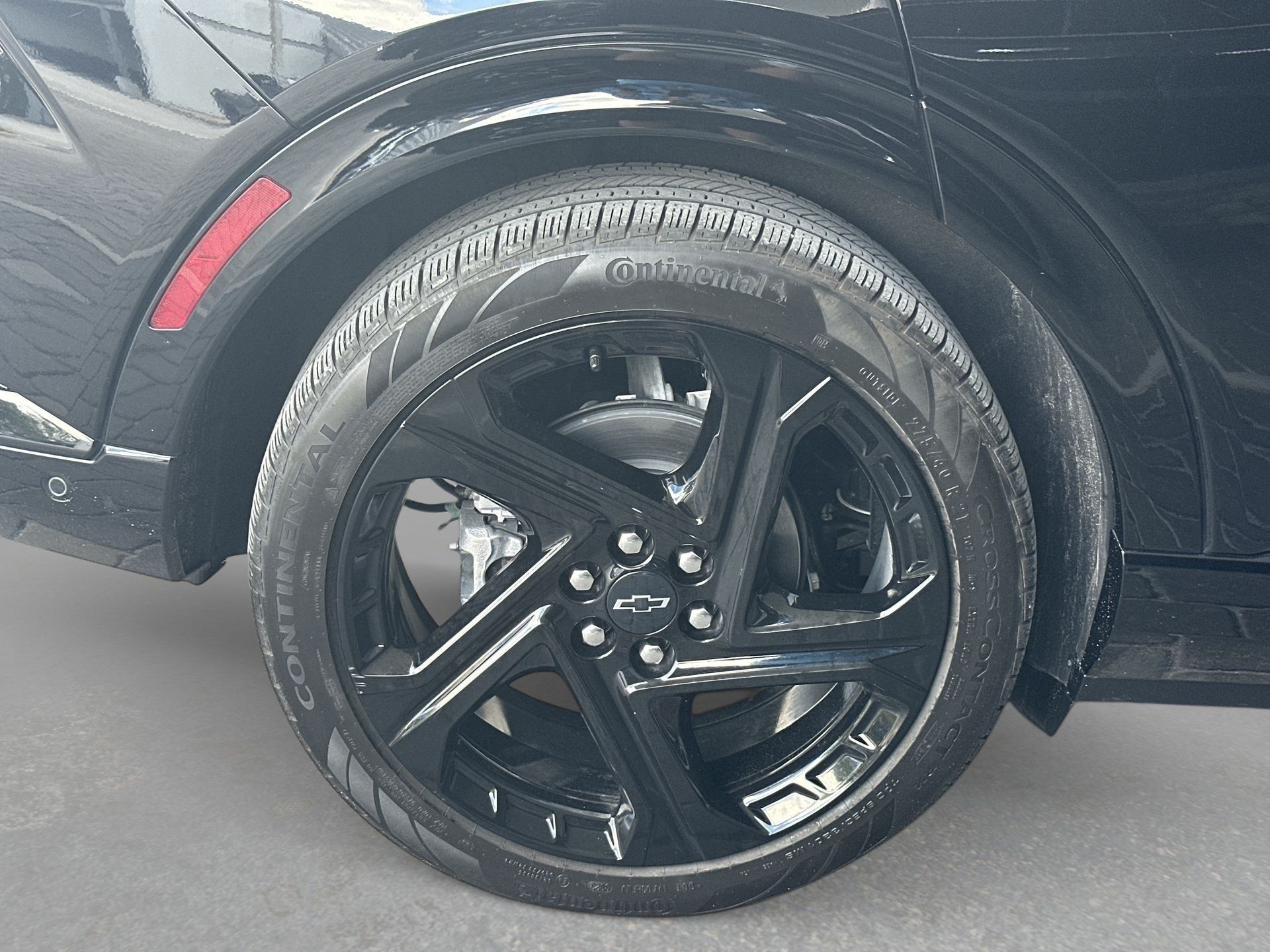 Certified 2024 Chevrolet Equinox EV RS FWD image 32