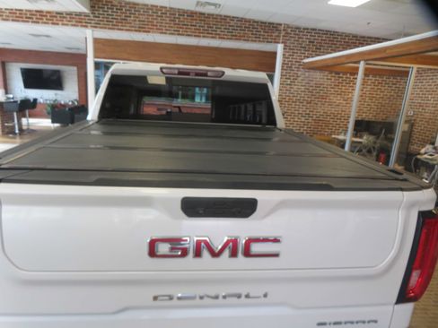 Used 2019 GMC Sierra 1500 Denali w/ Denali Ultimate Package AWD/4WD image 60