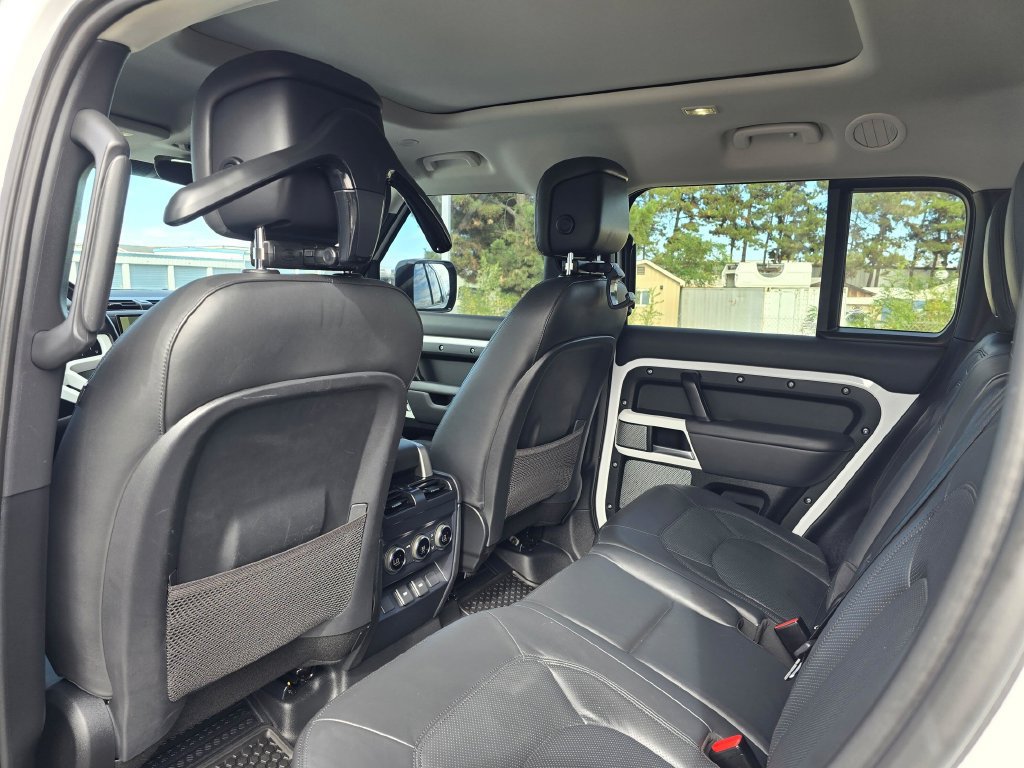 Used 2023 Land Rover Defender 130 SE AWD/4WD image 12