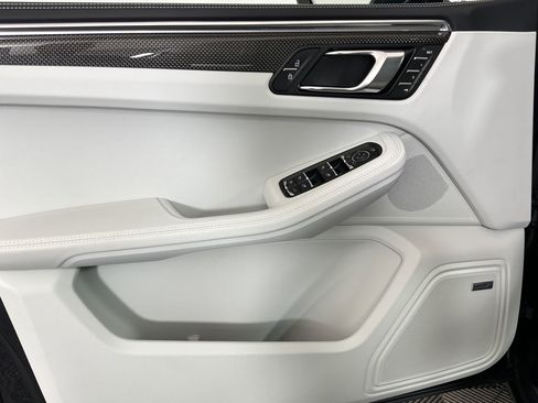Used 2025 Porsche Macan image 15