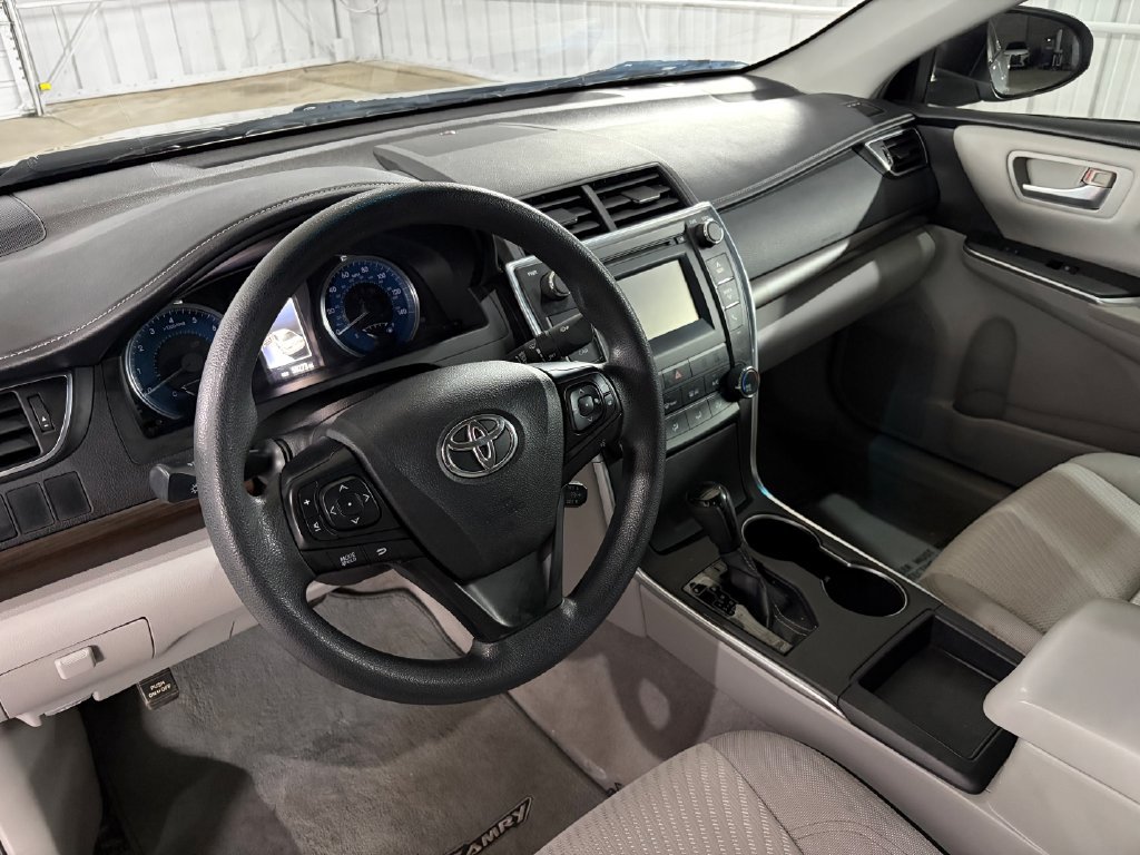 Used 2016 Toyota Camry LE FWD image 19