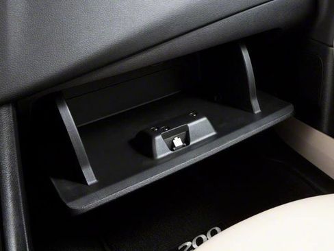 Used 2013 Chrysler 200 Touring FWD image 10